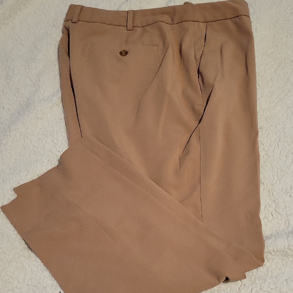 Liz Claiborne Women's Cropped Dress Pants in Tan